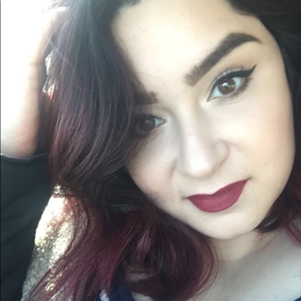 Meet your Posher, Danielle